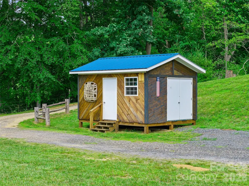 109 Tall Timber Lane Green Mountain, NC 28740