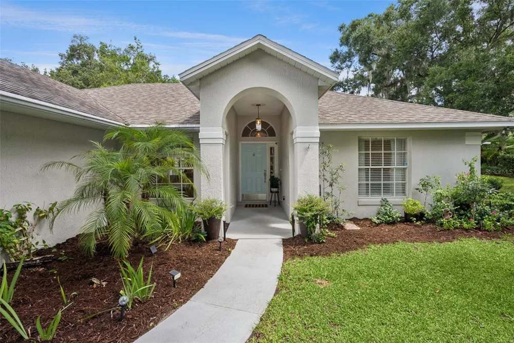 613 HURON PLACE Mount Dora, FL 32757