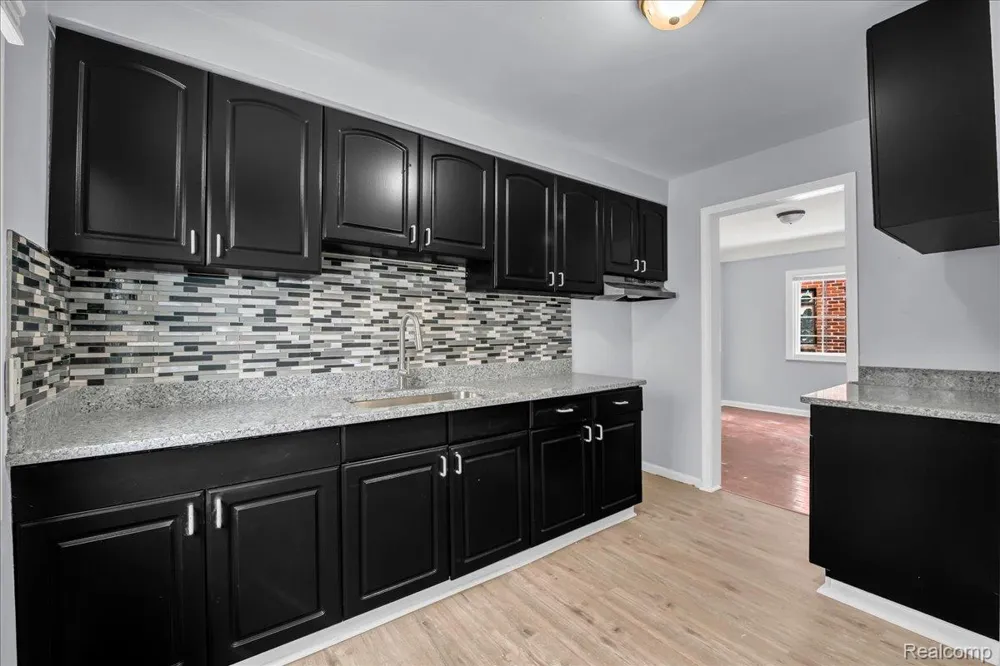 17212 Sunderland Road Detroit City, MI 48219