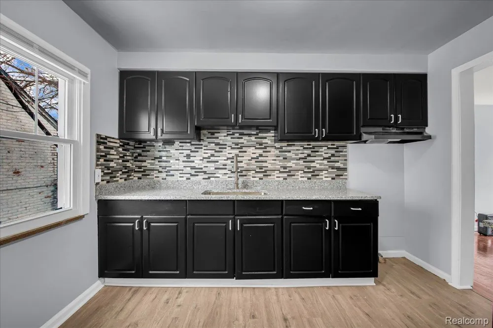 17212 Sunderland Road Detroit City, MI 48219
