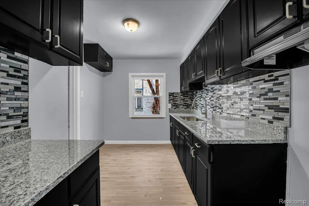 17212 Sunderland Road Detroit City, MI 48219