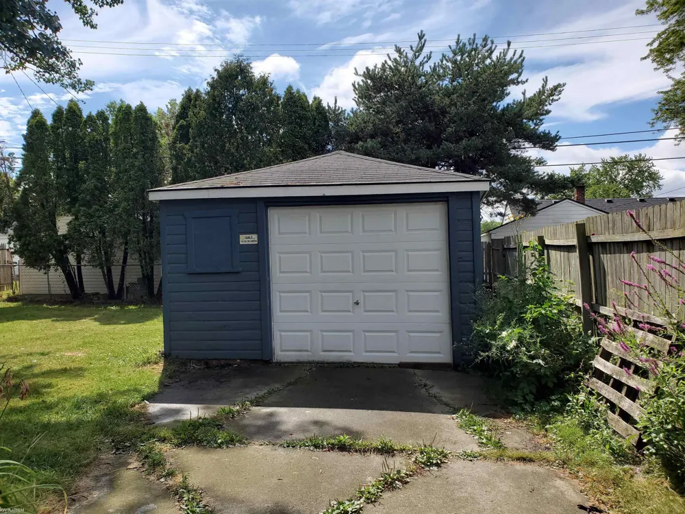 26315 Beaconsfield Street Roseville City, MI 48066