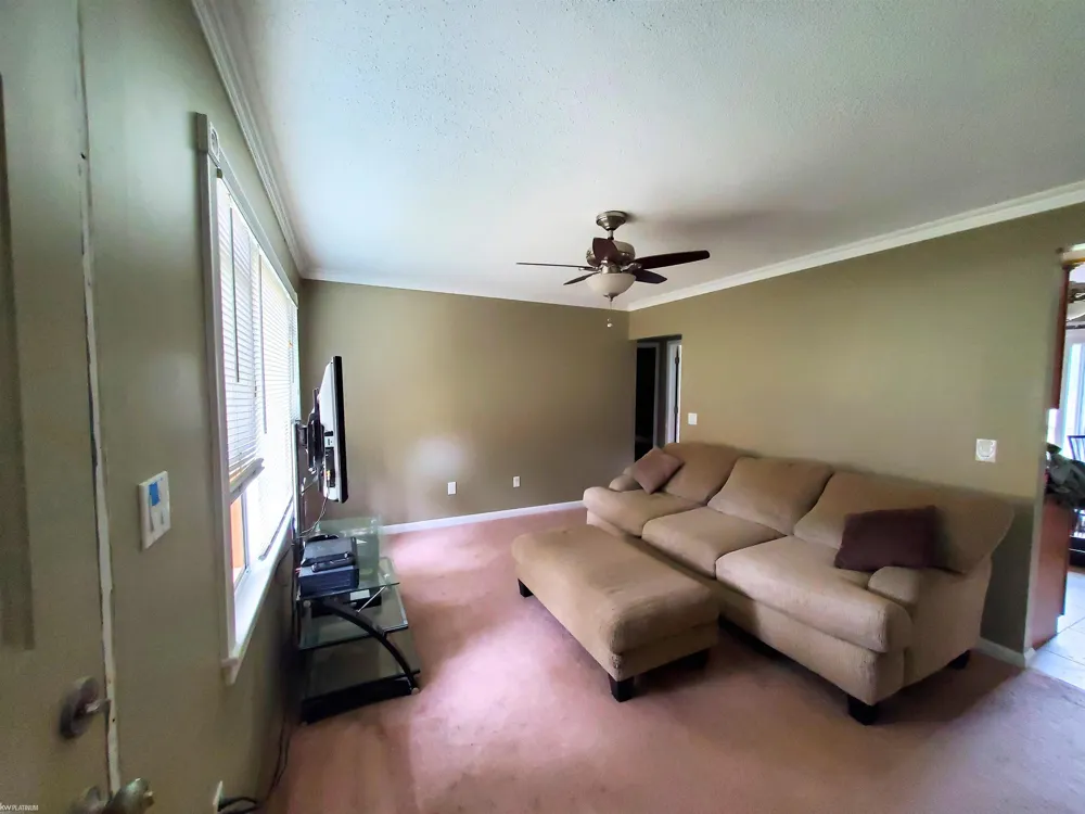 26315 Beaconsfield Street Roseville City, MI 48066