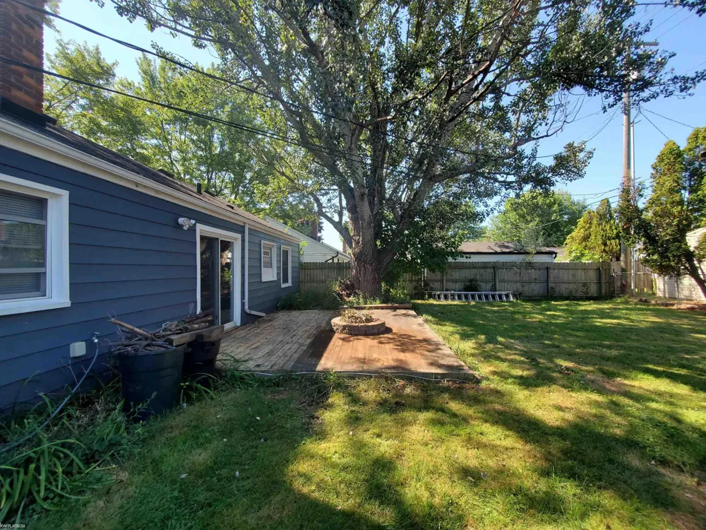 26315 Beaconsfield Street Roseville City, MI 48066
