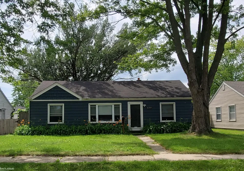 26315 Beaconsfield Street Roseville City, MI 48066