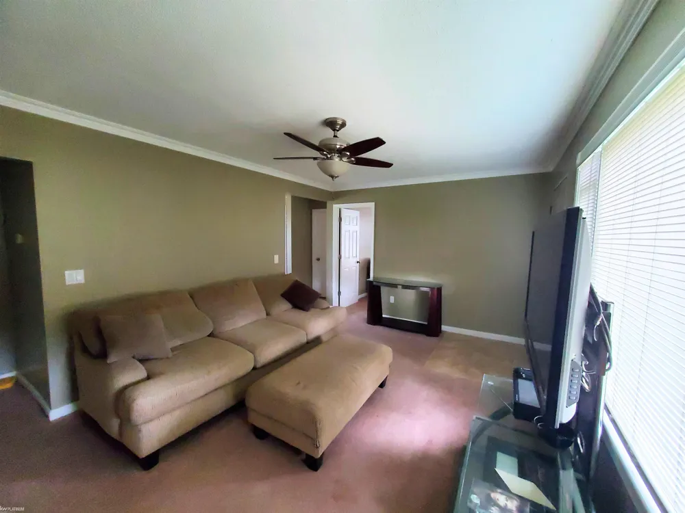 26315 Beaconsfield Street Roseville City, MI 48066