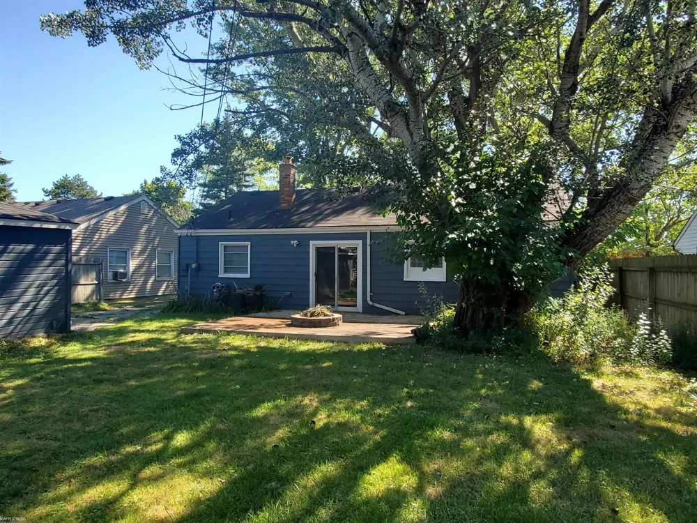26315 Beaconsfield Street Roseville City, MI 48066