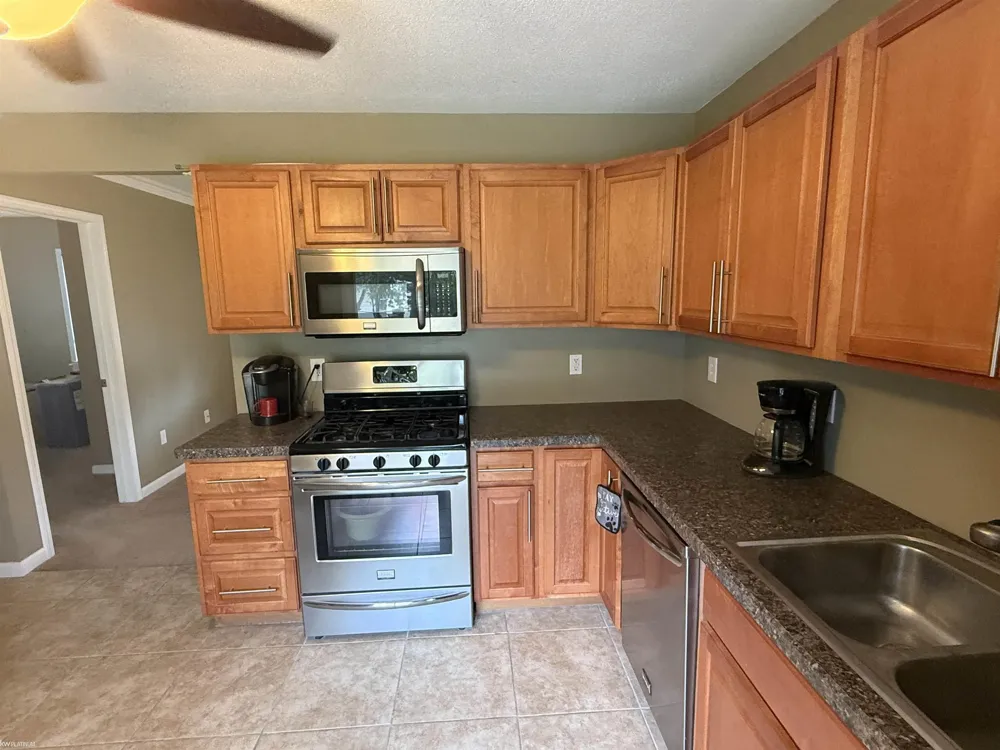 26315 Beaconsfield Street Roseville City, MI 48066