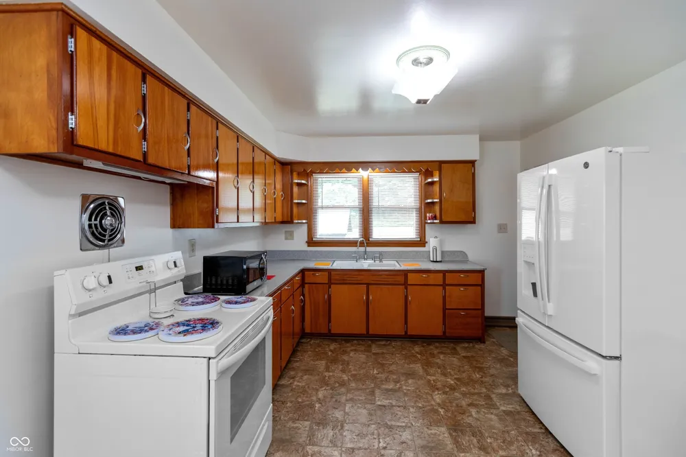 1100 E Delaney Millport Road Vallonia, IN 47281