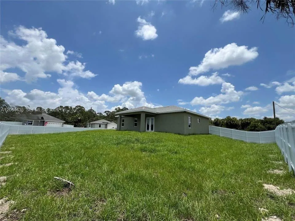 1133 LEADER ST La Belle, FL 33935