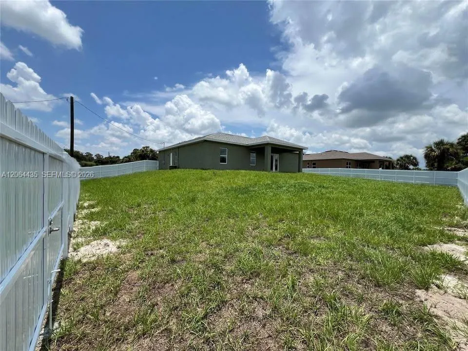 1133 LEADER ST La Belle, FL 33935