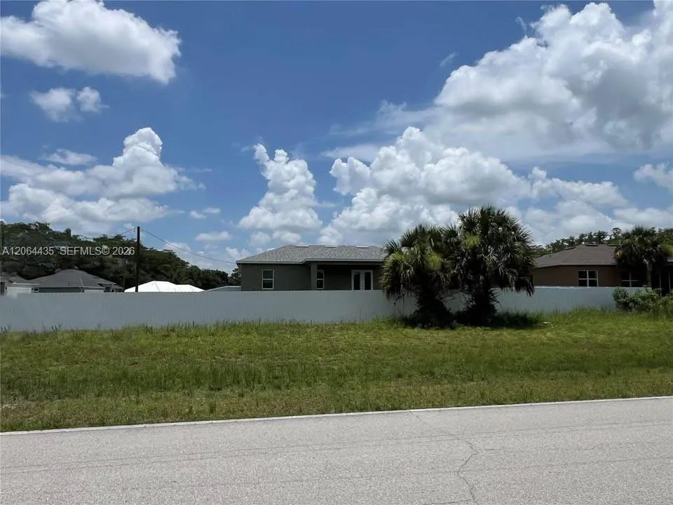 1133 LEADER ST La Belle, FL 33935