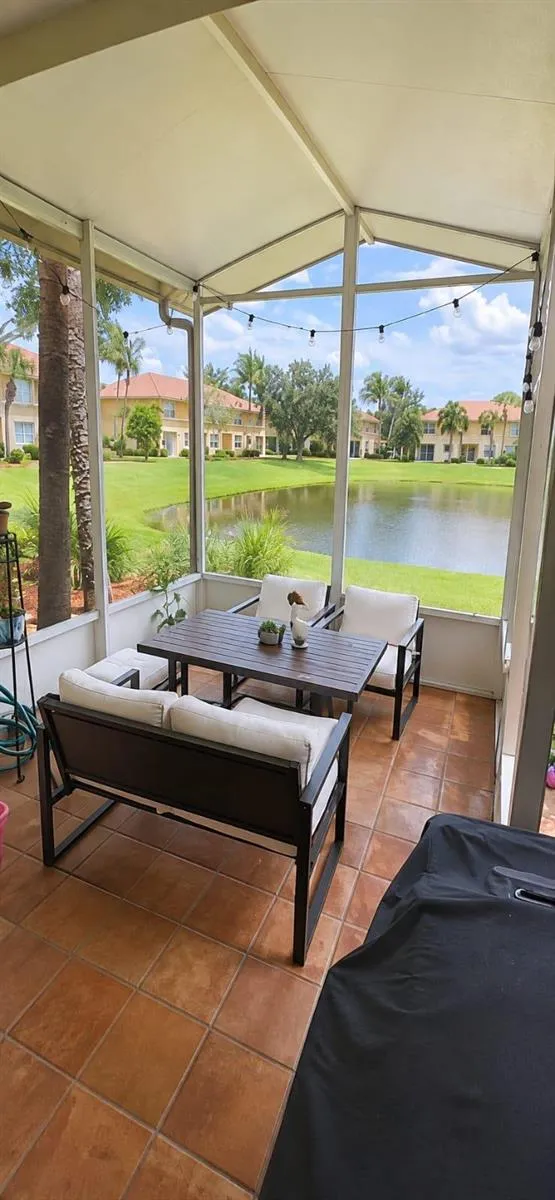 276 River Bluff Lane Royal Palm Beach, FL 33411