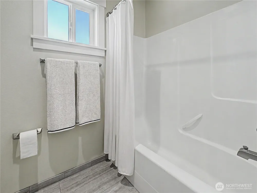 3284 Meadow Park Avenue Enumclaw, WA 98022
