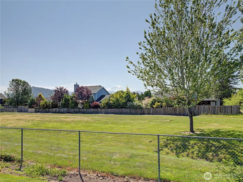 3284 Meadow Park Avenue Enumclaw, WA 98022