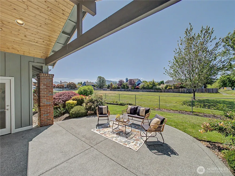 3284 Meadow Park Avenue Enumclaw, WA 98022
