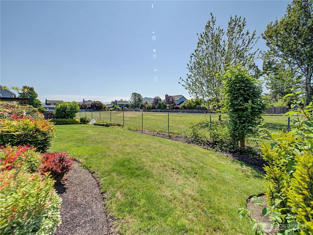 3284 Meadow Park Avenue Enumclaw, WA 98022