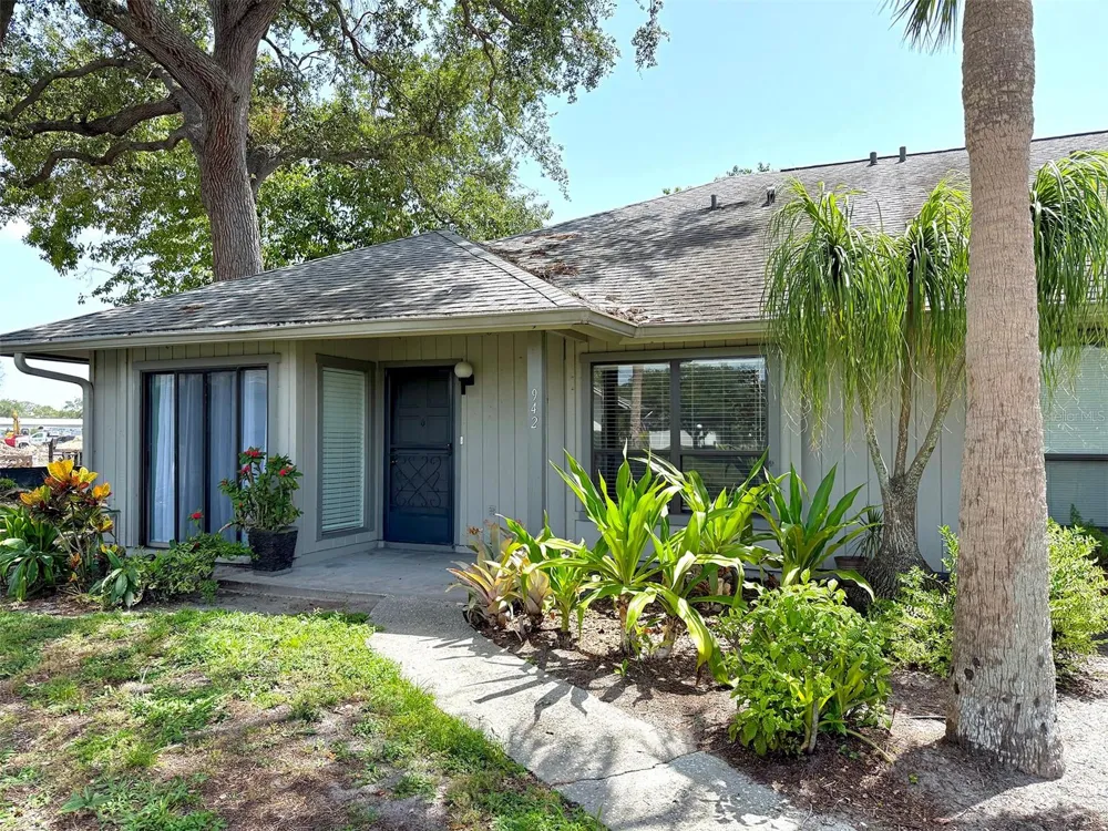 942 BENEVA ROAD #V28 Sarasota, FL 34232