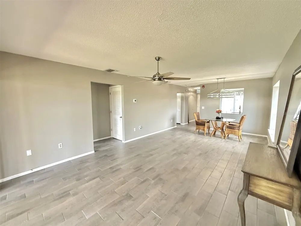 942 BENEVA ROAD #V28 Sarasota, FL 34232
