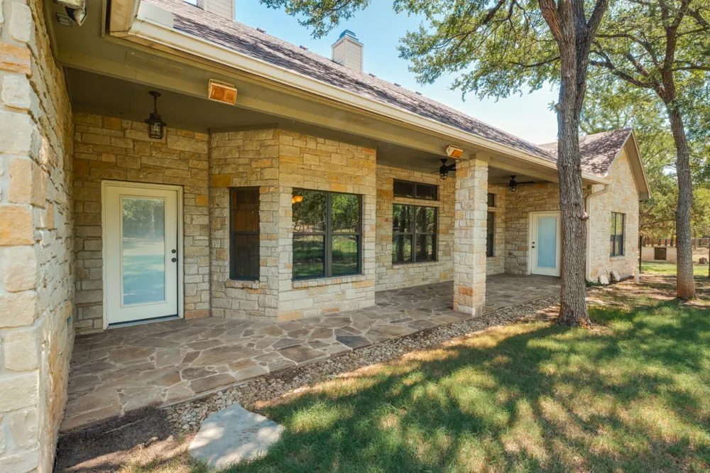 735 Winding Trail Crawford, TX 76638