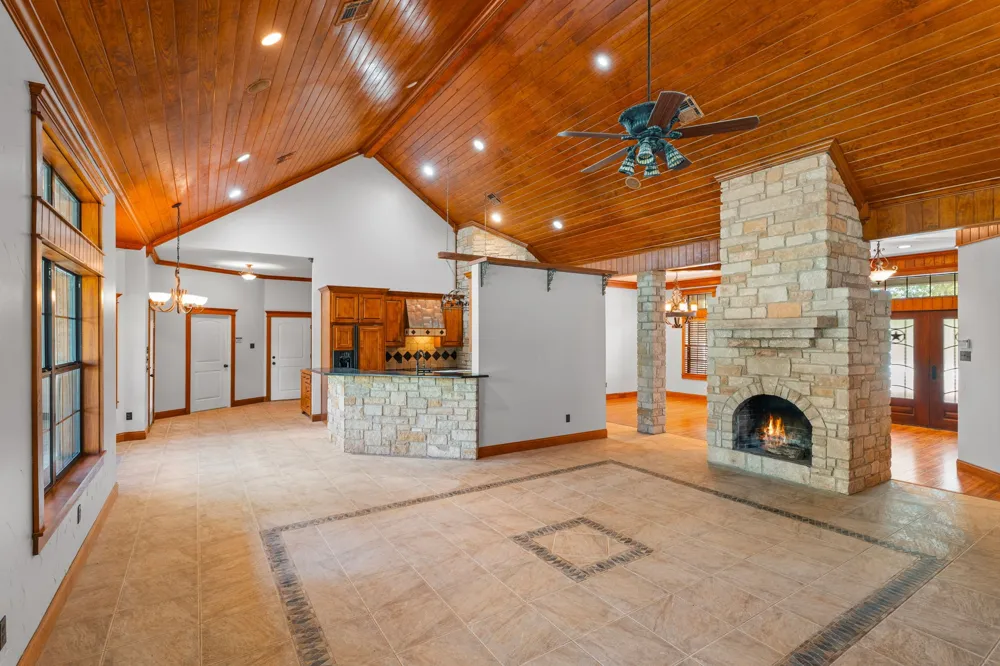 735 Winding Trail Crawford, TX 76638