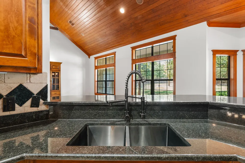 735 Winding Trail Crawford, TX 76638