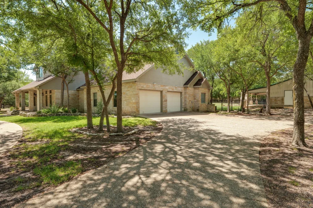735 Winding Trail Crawford, TX 76638