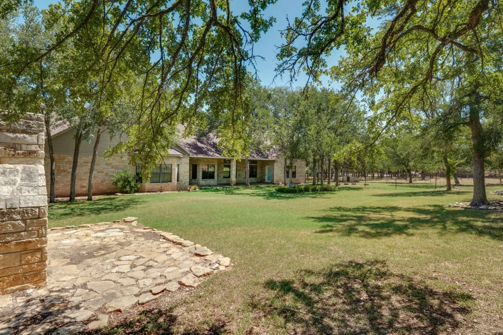 735 Winding Trail Crawford, TX 76638