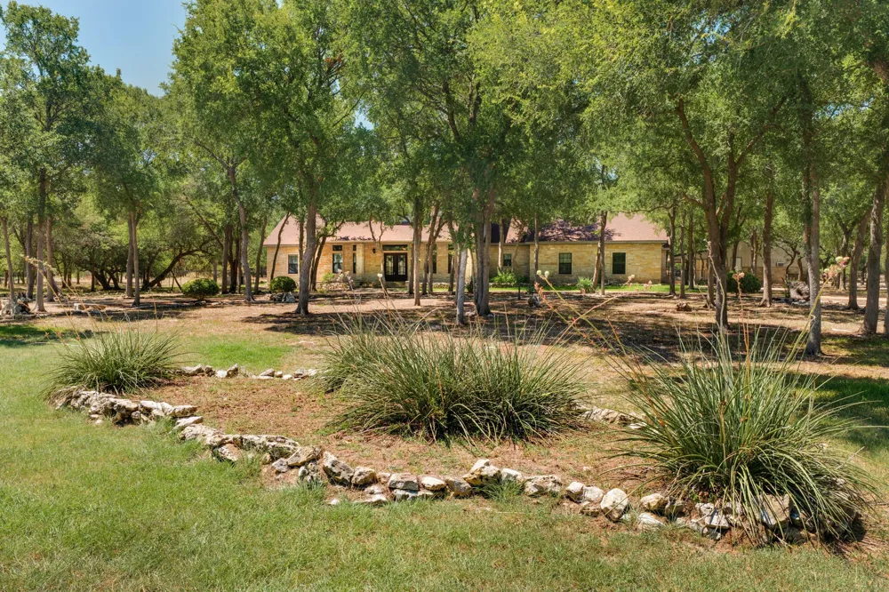 735 Winding Trail Crawford, TX 76638