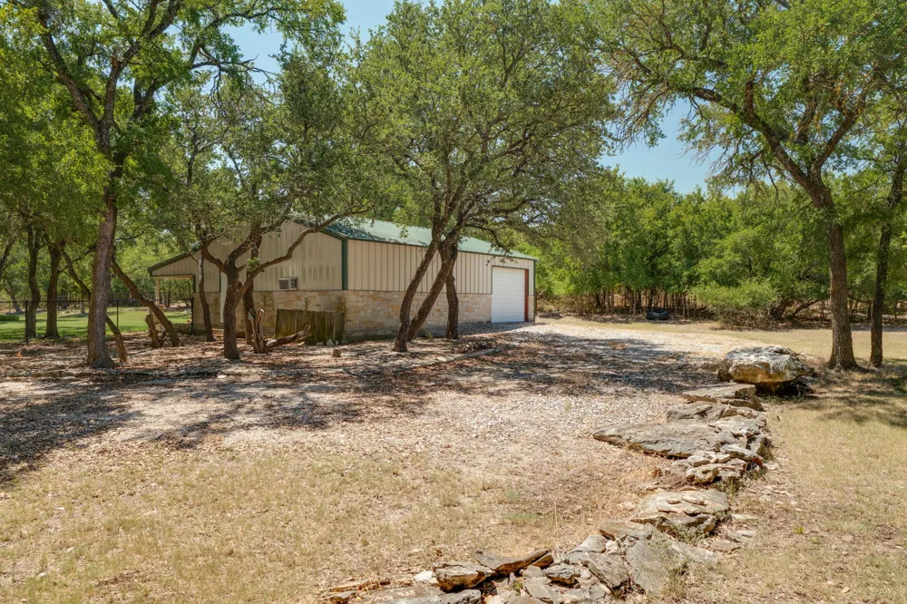 735 Winding Trail Crawford, TX 76638