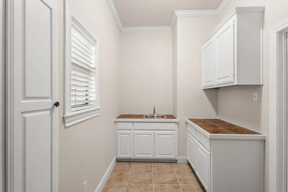 735 Winding Trail Crawford, TX 76638