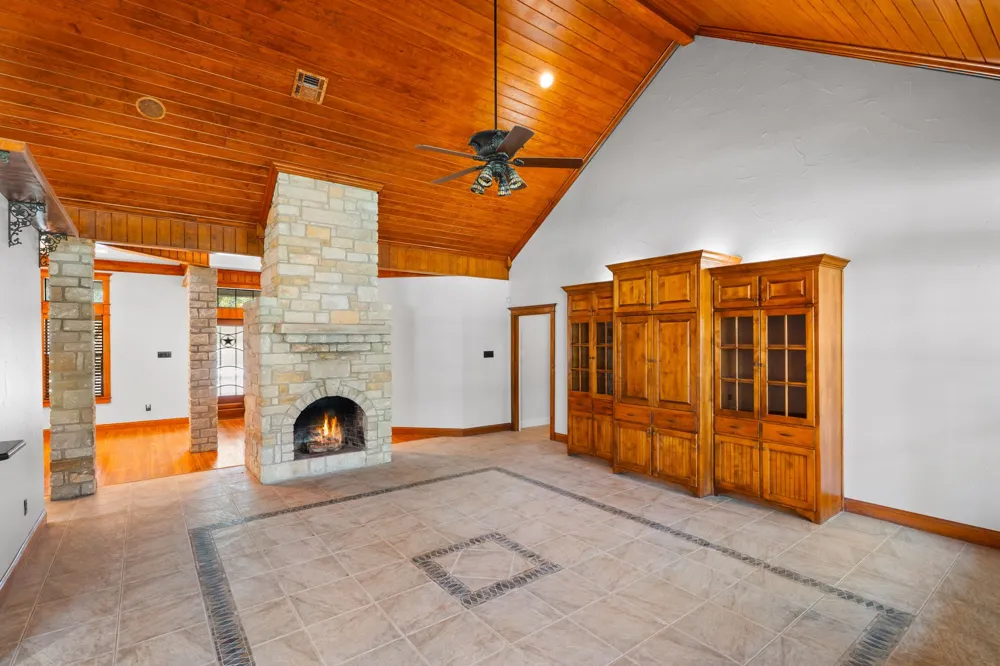 735 Winding Trail Crawford, TX 76638