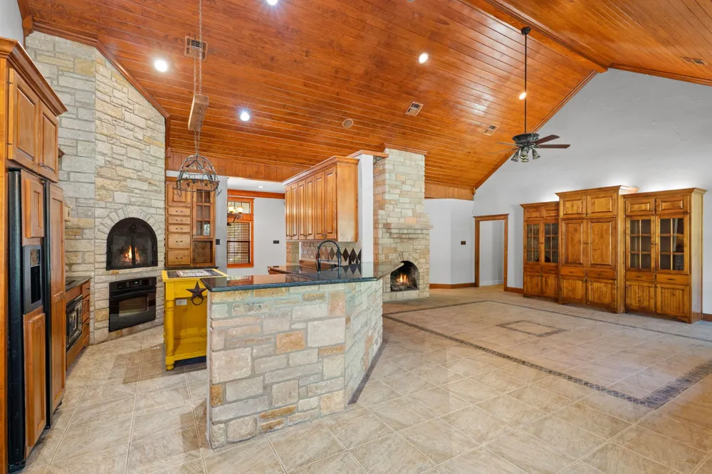 735 Winding Trail Crawford, TX 76638