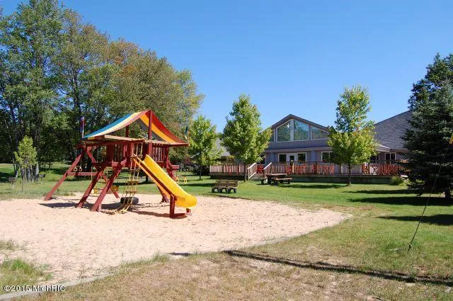 11992 Cheyenne Wells Trail Canadian Lakes, MI 49346