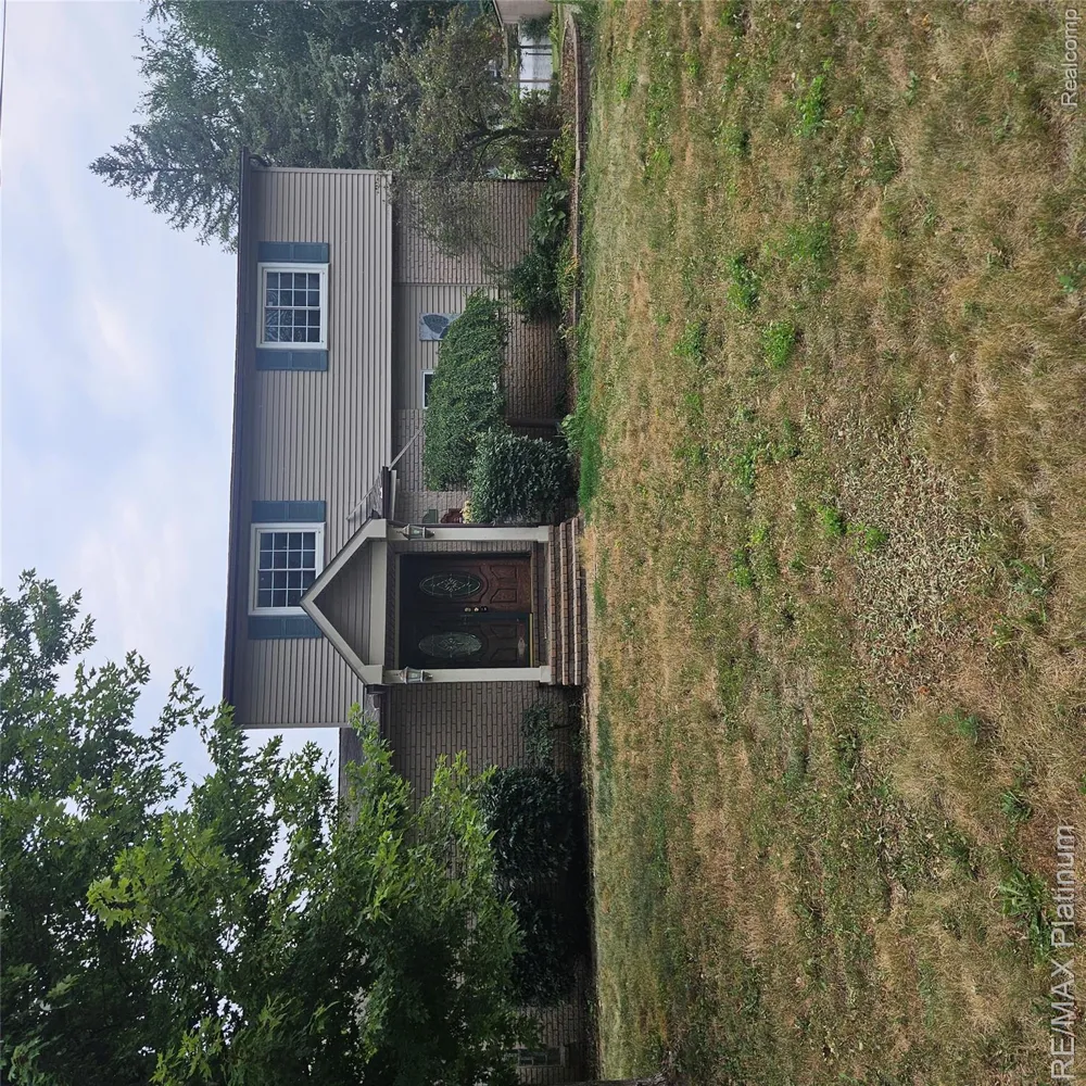 881 Bogie Lake Road White Lake Charter Township, MI 48383