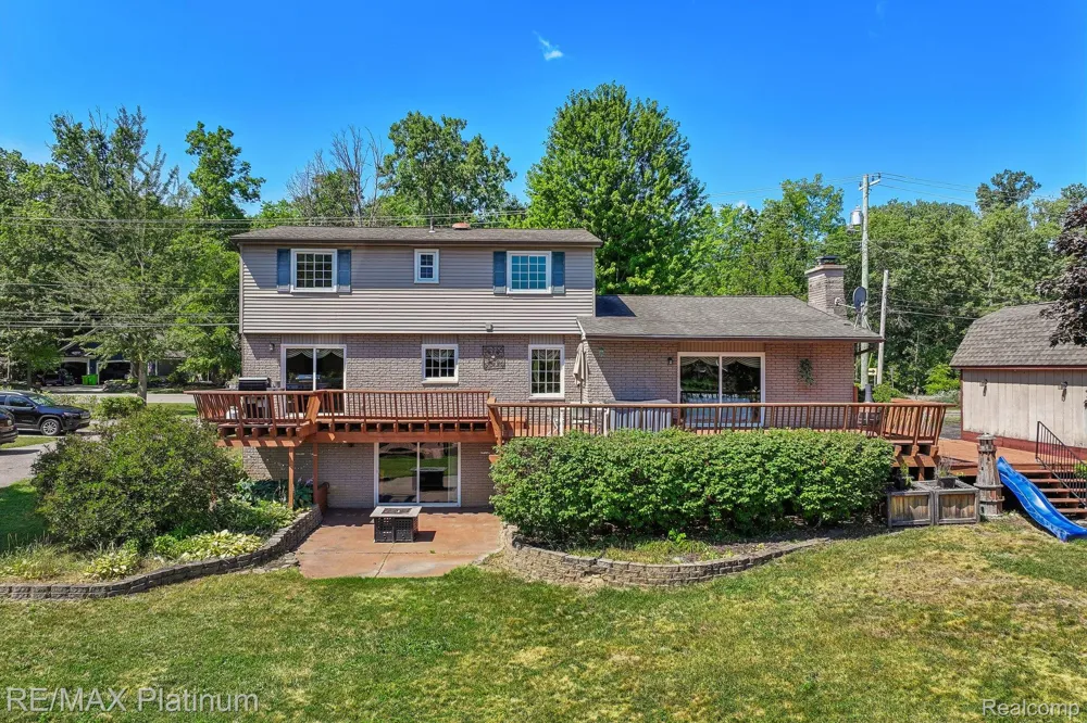 881 Bogie Lake Road White Lake Charter Township, MI 48383