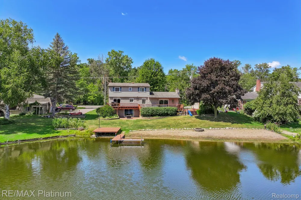 881 Bogie Lake Road White Lake Charter Township, MI 48383
