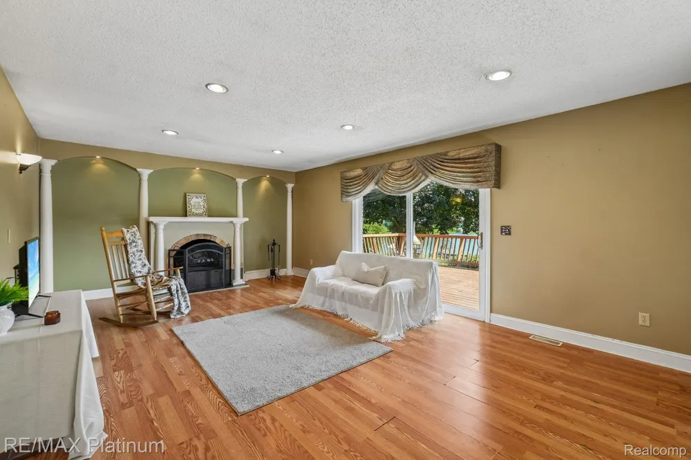 881 Bogie Lake Road White Lake Charter Township, MI 48383