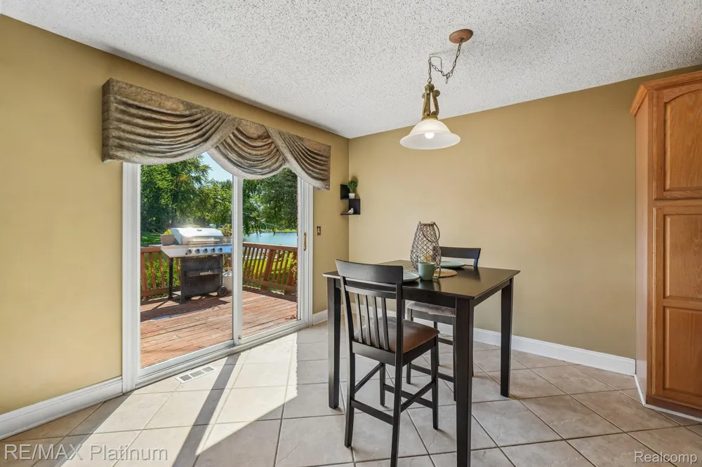 881 Bogie Lake Road White Lake Charter Township, MI 48383