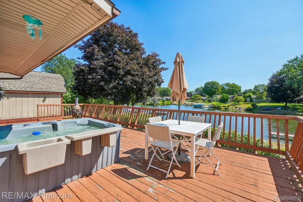 881 Bogie Lake Road White Lake Charter Township, MI 48383