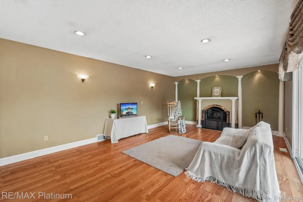 881 Bogie Lake Road White Lake Charter Township, MI 48383