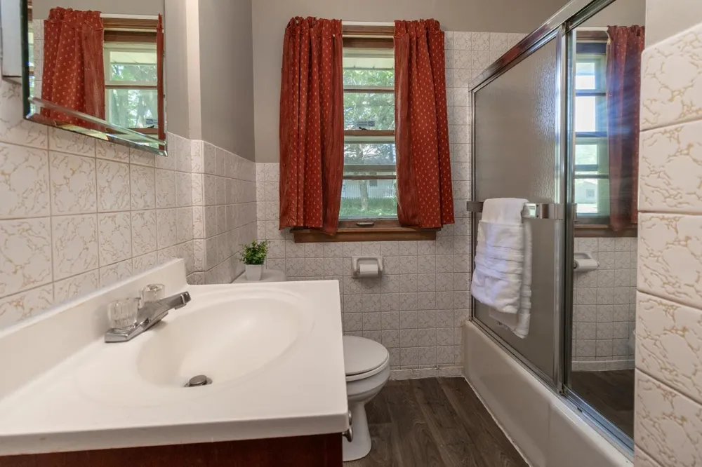 1751 Larpenteur Avenue E Maplewood, MN 55109
