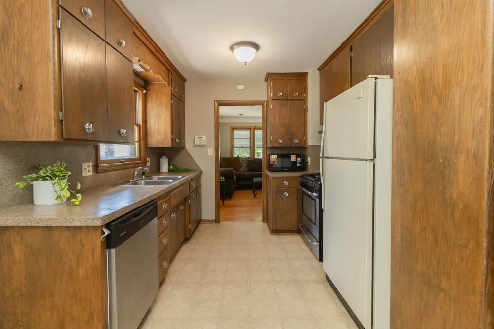 1751 Larpenteur Avenue E Maplewood, MN 55109