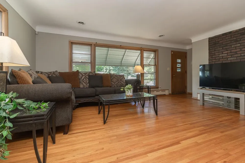 1751 Larpenteur Avenue E Maplewood, MN 55109
