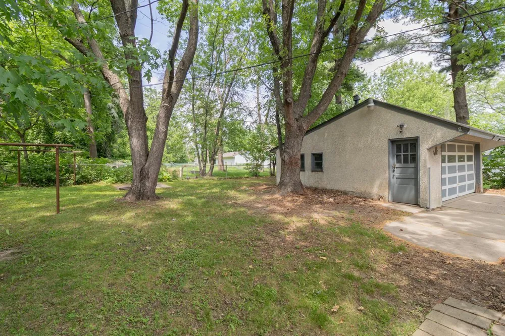 1751 Larpenteur Avenue E Maplewood, MN 55109