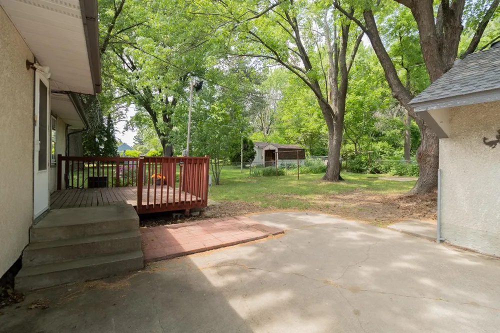 1751 Larpenteur Avenue E Maplewood, MN 55109
