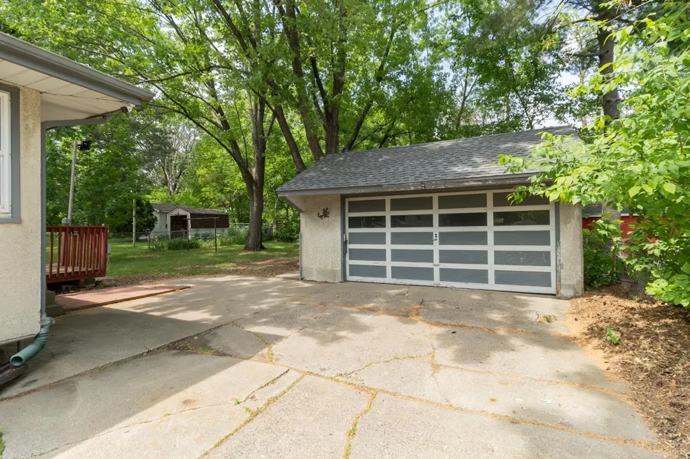 1751 Larpenteur Avenue E Maplewood, MN 55109