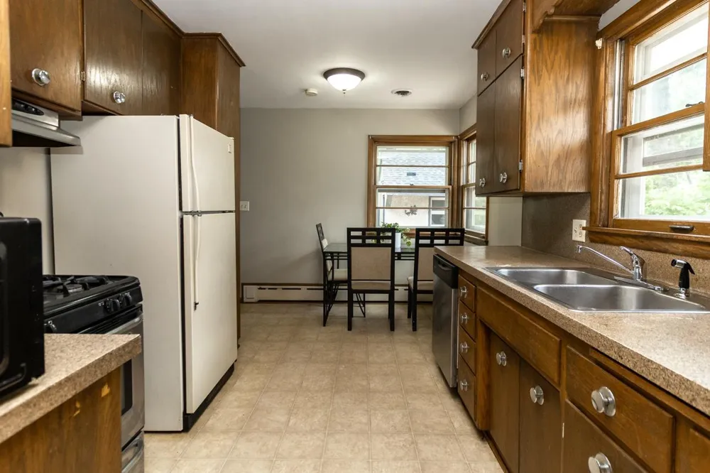 1751 Larpenteur Avenue E Maplewood, MN 55109