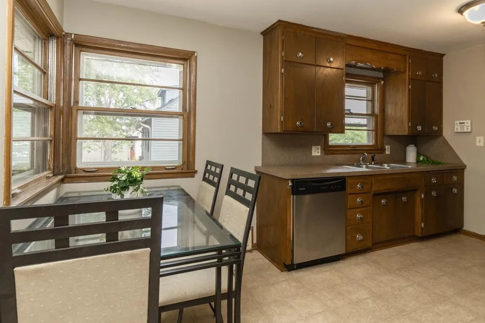 1751 Larpenteur Avenue E Maplewood, MN 55109