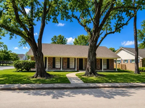 6123 Lynbrook Drive
